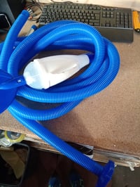 Aspirator manual pentru piscină Gre Little Vac 08011A, 2 m³/h - pentru piscine mici și mijlocii — carcasă zgâriată și pătată (stare: vezi a 2-a imagine) 2