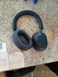 Sony WH-1000XM5 Vezeték nélküli Over-Ear Fejhallgató Midnight — hibás, alkatrésznek: jobb oldali fülpárna törött (állapot: lásd a 2. képet) 2