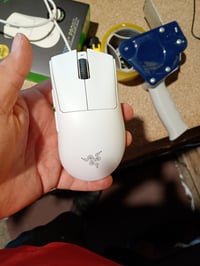 Bezdrôtová ergonomická herná myš Razer DeathAdder V4 Pro, biela, 57 g, senzor Focus Pro 45K, HyperSpeed 2,4 GHz, optické spínače 3