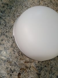 Lampă de camping cu LED JOYEKY, cu schimbare de culoare RGB, 8400 mAh – defectă, funcționează parțial: sticlă crăpată, funcționare intermitentă (stare: vezi poza a 2-a) 2