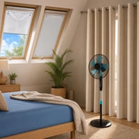 Kánikulamentő hálószoba: tetőtéri árnyékoló + álló ventilátor + sötétítő függöny + gumis lepedő 1