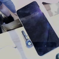 Pametni telefon Google Pixel 8, 256 GB, obsidian crna boja - Korišten, ogreban priključak za punjenje, manja oštećenja — Priključak za punjenje je korišten (stanje: vidi 2. sliku) 2