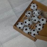 LED svetelná reťaz Shengruili, 1,5 m, 10 LED, teplá biela, guľôčkový dizajn, na batérie — chýba kryt priehradky na batérie (stav: pozri 2. obrázok) 2