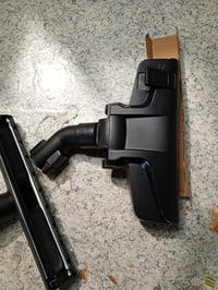 Aspirator cilindric fără sac AmazonBasics — Cap de aspirare pentru podele și covoare (piesă de schimb) 4