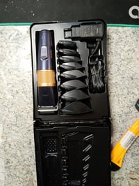 Zastrihávač vlasov BaByliss E986E Lithium Performance, 45 nastavení dĺžky (0,6 – 28 mm), 8 nadstavcov, tmavomodrý/zlatý, používaný 3