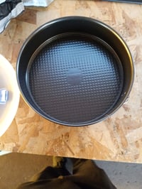 Formă de tort cu arc Zenker PURE cu capac, 26 cm, negru, antiaderentă, bază plată — o mică crăpătură pe capac (stare: vezi a 2-a fotografie) 4