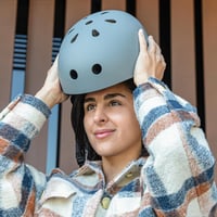 Cyklistická a kolobežková prilba Cecotec BrainGuard Urban, veľkosť S-M (56-58 cm), sivá, homologizovaná, maximálna bezpečnosť 4