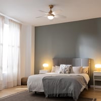 Stropný ventilátor Cecotec EnergySilence Aero 4200 GoldLightWood so svetlom – 106 cm, 53 W motor, 15 W LED, 3 úrovne jasu, diaľkové ovládanie, 5 lopatiek 3