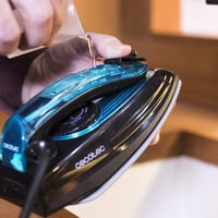 Cecotec GoForce 8000 összecsukható titán gőzvasaló utazáshoz, 1200W, 53g/perc gőz 4