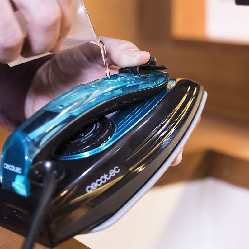 Cecotec GoForce 8000 összecsukható titán gőzvasaló utazáshoz, 1200W, 53g/perc gőz