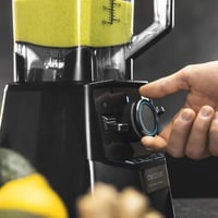 Cecotec Power Black Titanium 2000 Pro turmixgép – 2000 W, 8 keverőpenge, fekete titán bevonat, 3 program, BPA-mentes, négyszögletes kancsó 9