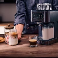 Cecotec Power Espresso 20 ColdBrew Latte+ Eszpresszógép 1350W 20 bar Színes Érintőkijelző 1,5L Víztartály 500ml Tej Sötét Acél Dupla Kar 4