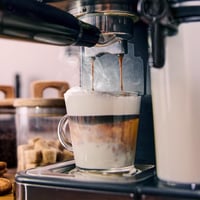 Cecotec Power Espresso 20 ColdBrew Latte+ Eszpresszógép 1350W 20 bar Színes Érintőkijelző 1,5L Víztartály 500ml Tej Sötét Acél Dupla Kar 8
