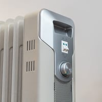 Olejový radiátor Cecotec ReadyWarm 7000 Space 1500 W, 7 rebier, 3 úrovne výkonu, vykurovacia plocha 15 m², navíjač kábla, kolieska 6