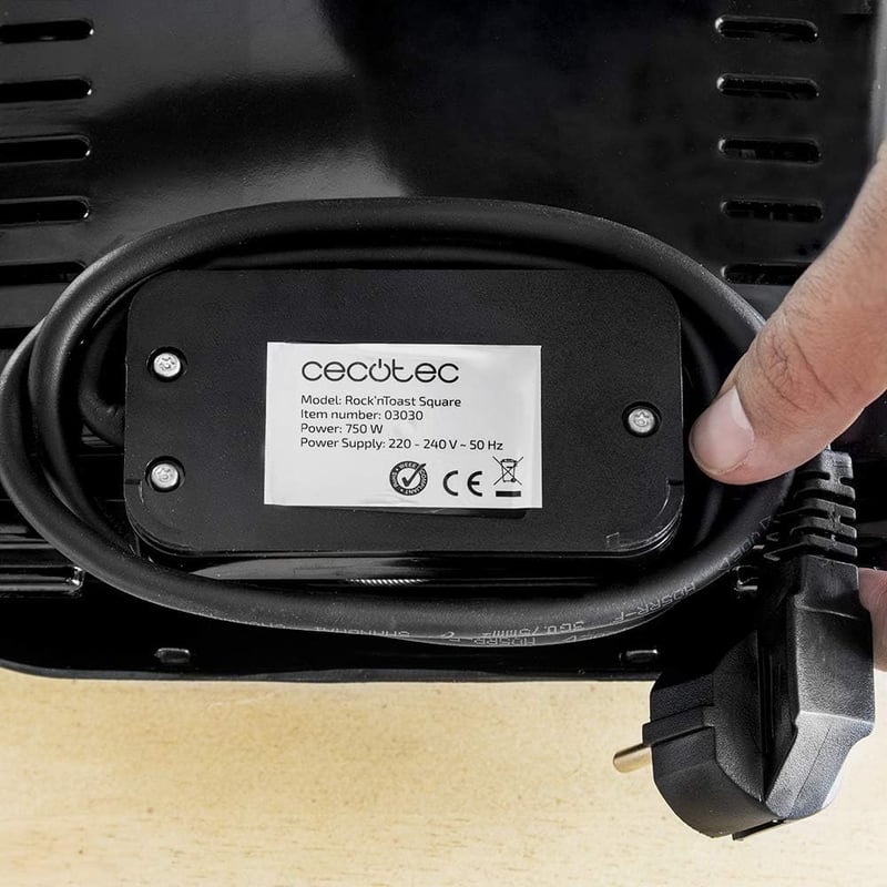 Cecotec szendvicssütő grill felülettel, 2 szendvicshez, 750W, nem tapadó bevonat