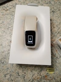 Fitbit Charge 6 mjerač aktivnosti u boji porculan/srebrni aluminij, sa 6 mjeseci Premium članstva, GPS-om, mjeračem pulsa, Google Walletom i Mapsom 2