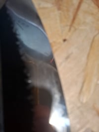 Cuțit Santoku XINZUO 19,3 cm, oțel damasc, model ciocănit, mâner din stejar alb și G10 roșu — mică deteriorare pe lamă (stare: vezi a 2-a imagine) 3