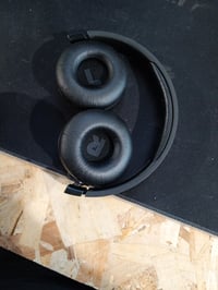 JBL Tune 670NC Bluetooth fejhallgató adaptív zajszűréssel, fekete — hibás, alkatrésznek: jobb hangszóró recsegés (állapot: lásd a 2. képet) 3
