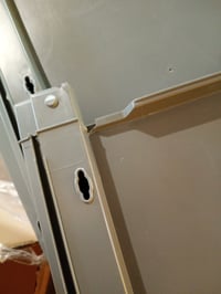 Plastová skriňa Keter Stilo s 3 policami, tmavosivá, 68x39x173 cm – bez prasklín v konštrukcii (stav: pozri 2. obrázok) 2