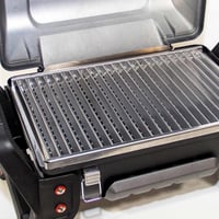 Prijenosni plinski roštilj Char-Broil X200 Grill2Go s TRU-Infrared tehnologijom, lijevani aluminij, ravnomjerna raspodjela topline, rešetka od nehrđajućeg čelika, G 4
