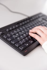 Klávesnica CHERRY Stream TKL bez numerickej časti, nemecké rozloženie, bielo-sivá 2