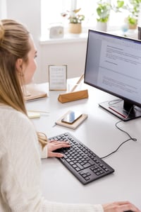 Klávesnica CHERRY Stream TKL bez numerickej časti, nemecké rozloženie, bielo-sivá 3