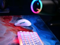 Ultraľahká herná myš Cherry Xtrfy M64 Wireless – biela 5