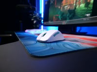 Ultraľahká herná myš Cherry Xtrfy M64 Wireless – biela 2