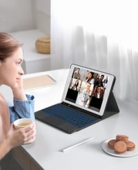 Husă cu tastatură detașabilă CHESONA pentru iPad 10.2 9/8/7, QWERTZ, reîncărcabilă, iluminare de fundal în 7 culori, 2 canale BT, negru 7