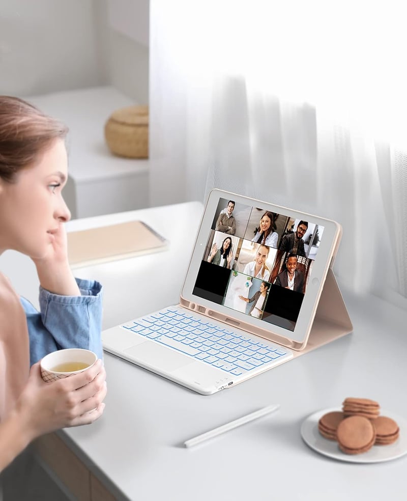 CHESONA iPad 9/8/7 Tok Billentyűzettel, 10.2" Érintőpad, 7 Szín LED, Vezeték Nélküli, Rózsaszín