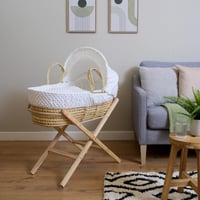 Clair de Lune Biely skladací drevený stojan na Mojžišov kôš – stabilný držiak na kolísku, nosnosť 9 kg 6