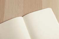 Zápisník Clairefontaine My.Essential Age Bag B5 (19x25 cm) – zelený, 96 číslovaných strán, bodkovaný, slonovinový papier 90 g, šitá väzba 2