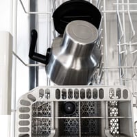 Cloer 7789 Indukcióos Tejhabosító 800ml Rozsdamentes Kancsóval és Mágneses Habosító Tekerccsel 7