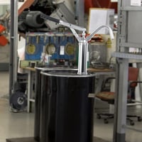 Cocoarm Kézi Hordószivattyú Olajhoz és Kerozinhoz - Karos Működtetésű Hordópumpa Motorolaj Áttöltéséhez, 46,5 cm

AI: I've created a concise 3