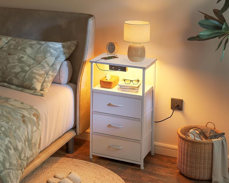 Coleshome fehér éjjeliszekrény USB és LED világítással, 3 fiókkal, 40x30x70 cm - 1
