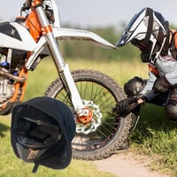 Comioke Univerzális Sisaktartó Táska - Fekete Poliészter Hátizsák Húzózsinórral Motorosoknak, Kerékpárosoknak, Sportolóknak - Légáteresztő V 3