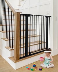 COMOMY Extra Magas Biztonsági Ajtórács 91,5 cm - Fúrás Nélkül Szerelhető Gyerek és Kisállat Védőrács Lépcsőhöz, 75-103 cm Széles, Automata Zár  1