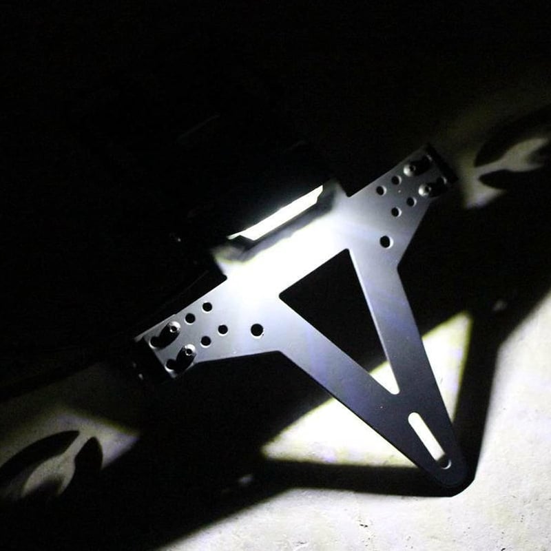 ConBlom LED-es motoros rendszámtábla tartó univerzális YZF R1 R3 R6 MT-07