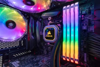 Kit de memorie Corsair Vengeance RGB PRO DDR4 16 GB (2x8 GB) 2666 MHz CL16 XMP 2.0 Alb, LED RGB 9