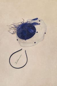 Coucoland Tollal Díszített Fascinator Kalap Sötétkék Virágos Hálós Fejpánt Esküvő Koktélparty Női Fejdísz 3