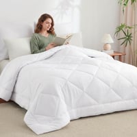 CozyLux Prikrývka 200x220 cm Biela celoročná prešívaná z mikrovlákna s výplňou 300GSM, certifikát Oeko-TEX 100, vhodná do práčky 8