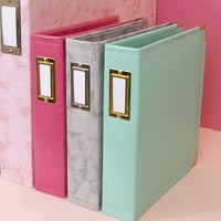 Fotoalbum Craftelier z umelej kože s krúžkovou väzbou, 5 obalov, 30,5x30,5 cm, scrapbookový album so šalviovozeleným poťahom pre systém Project Life 5