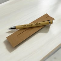 Créa03 Gravírozott Fa Golyóstoll "C'est Moi le Patron" Ajándék Szett 2