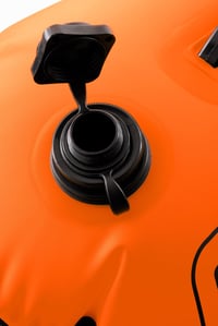 Plavecká bója Cressi Glide Pro 28 l – oranžová, nafukovacia signalizačná bója pre triatlon a plávanie na otvorenej vode, suchý vak, nastaviteľný bedrový pás 3