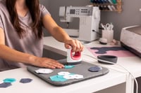 Žehliaci lis Cricut EasyPress Mini na tričká, čiapky, topánky a tašky – Malinovo červená (verzia pre EÚ) 6