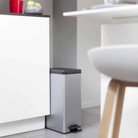 Odpadkový kôš s pedálom Curver Slim Bin 40 l, sivý, plast s kovovým vzhľadom, do kuchyne, kúpeľne a kancelárie, 39,3x25x60,7 cm, recyklovaný 2