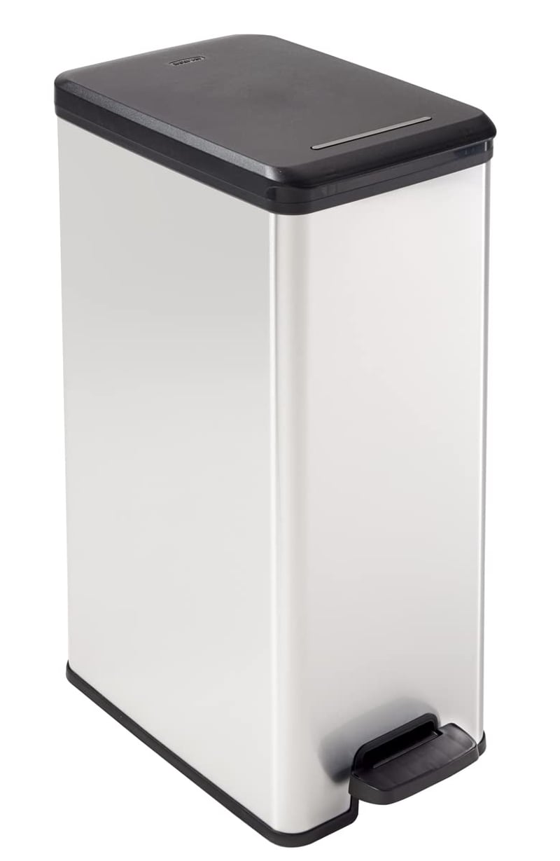 Odpadkový kôš s pedálom Curver Slim 40 l, oceľová farba, s vekom s tichým dovieraním a krúžkom na uchytenie vreca, 42 x 25 x 61 cm