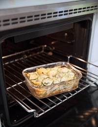 Dóza na potraviny Curver Smart Cook 2,3 l, 20x28,8x7,9 cm, obdĺžniková, priehľadná/červená, vhodná do chladničky, mrazničky, rúry a mikrovlnky 3