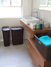 Curver Style fonott hatású szennyestartó kosár fedéllel, 40 L, antracit, 44,7 x 26,5 x 61,5 cm, fürdőszobai szennyes tároló 4