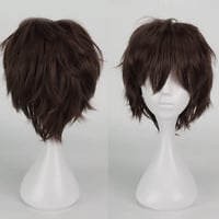 Cybelleza Sötétbarna Rövid Anime Paróka - Egyenes és Hullámos Cosplay Műhaj Férfiaknak és Nőknek, Farsangi Jelmezhez, Sapkával 1